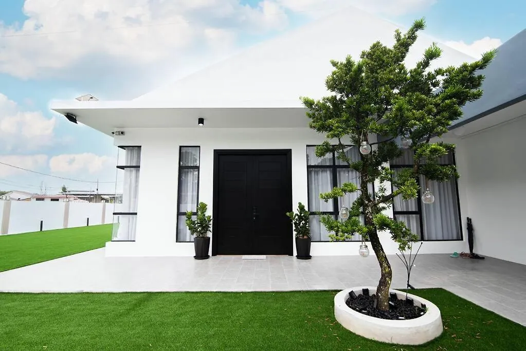 Atas Villa - Luxury Villa With Private Pool  Malacca